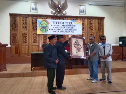 Studi Tiru LPMKal dan Bamuskal ke Jawa Timur