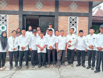 Pamong Kalurahan Selopamioro Mengikuti Upacara Hari Sumpah Pemuda